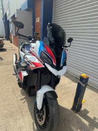 BMW M1000XR