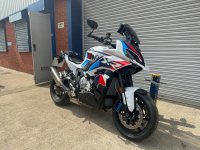 BMW M1000XR