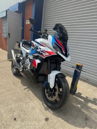 BMW M1000XR