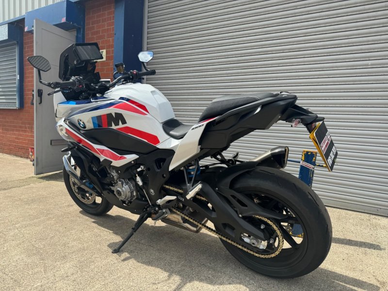 BMW M1000XR