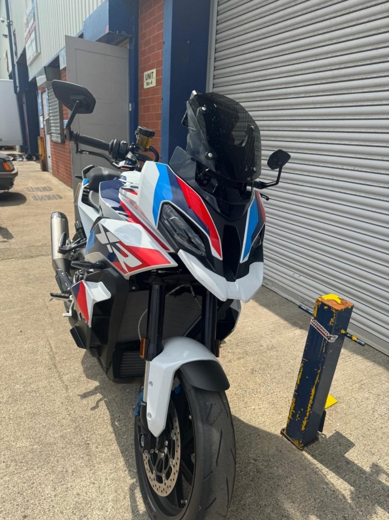 BMW M1000XR