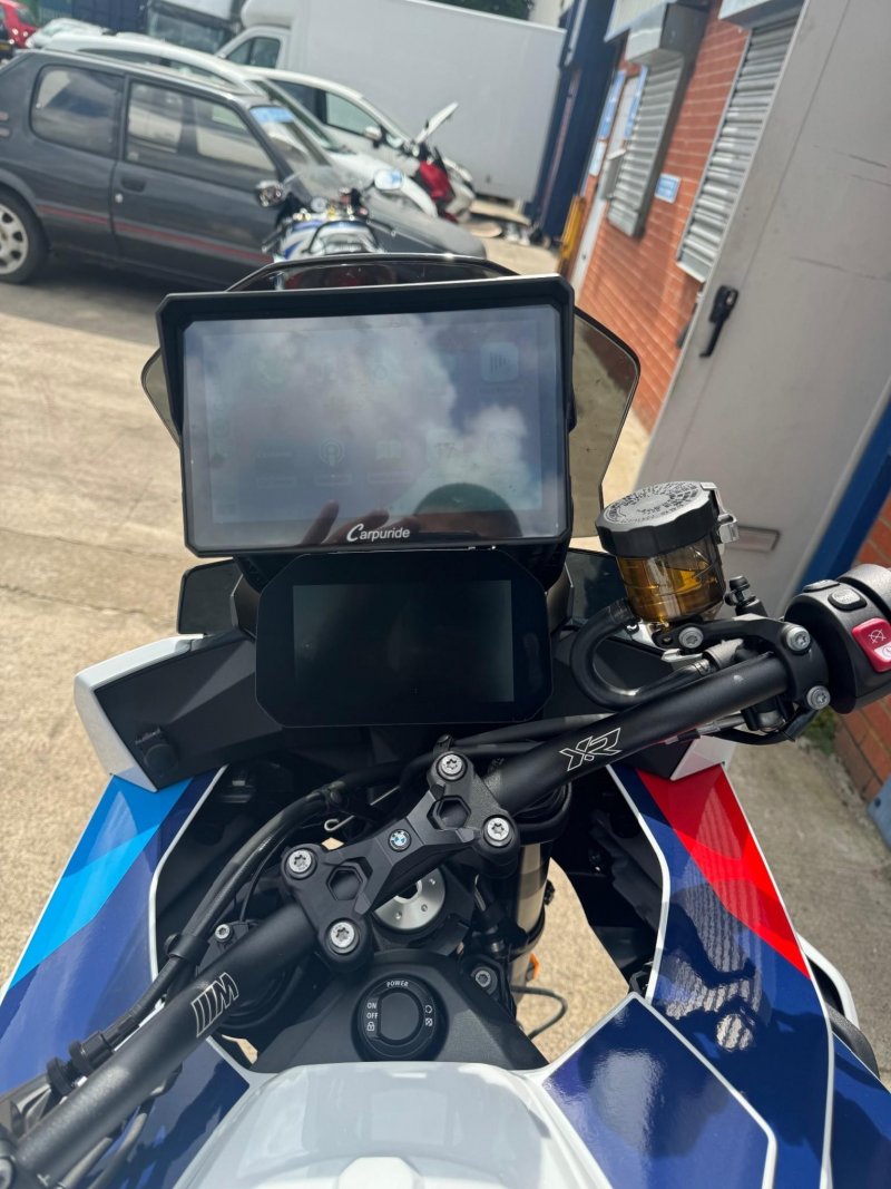 BMW M1000XR