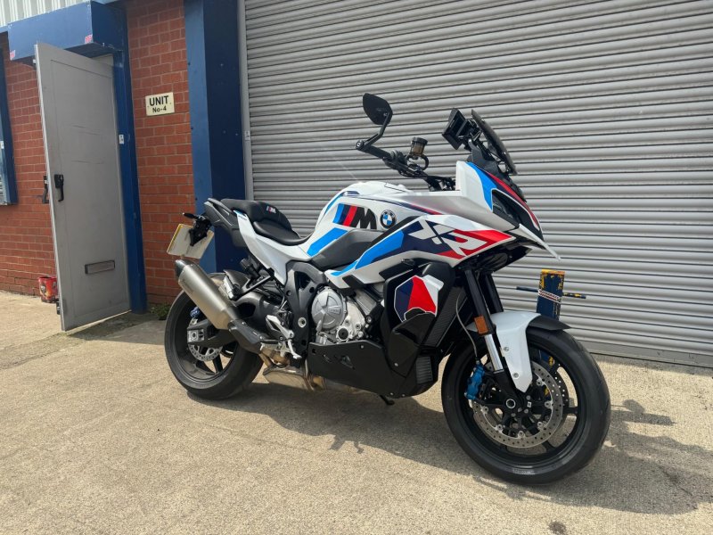 BMW M1000XR