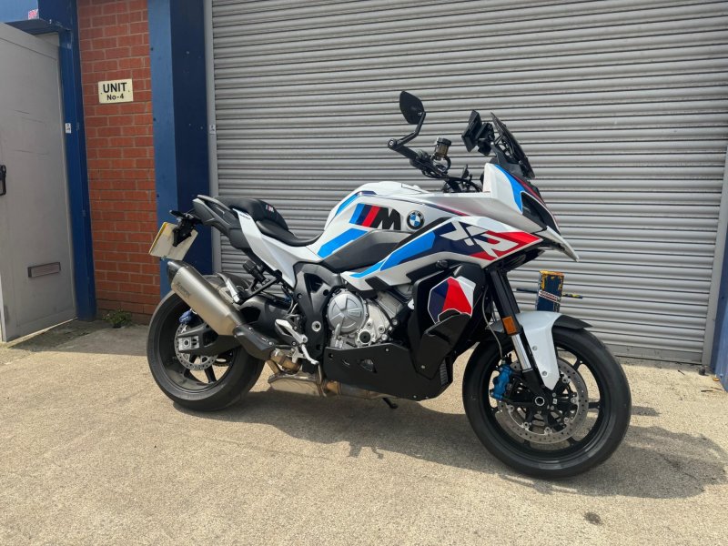 BMW M1000XR