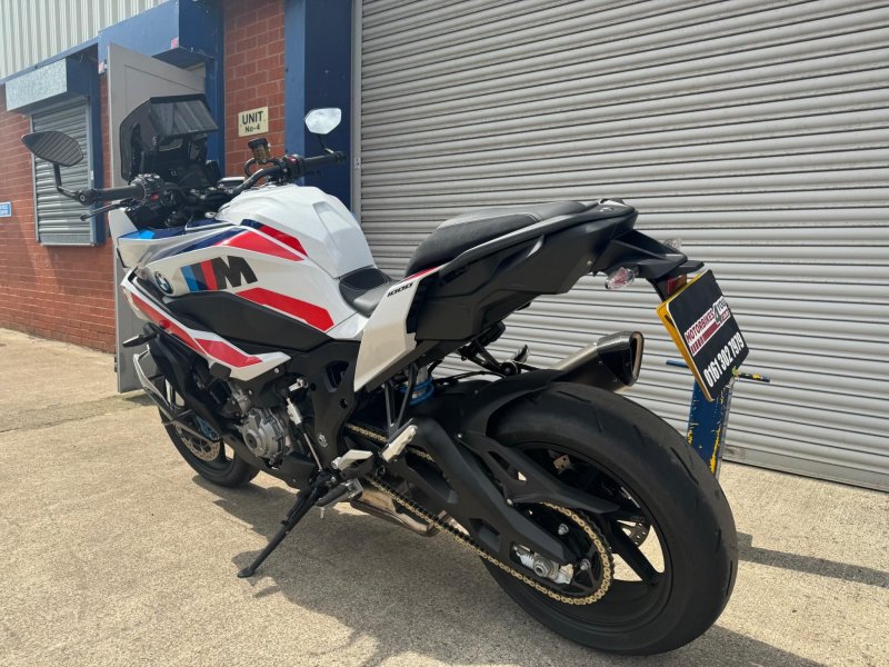 BMW M1000XR