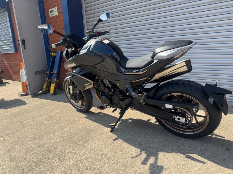 CFMOTO 800NK ADVANCED